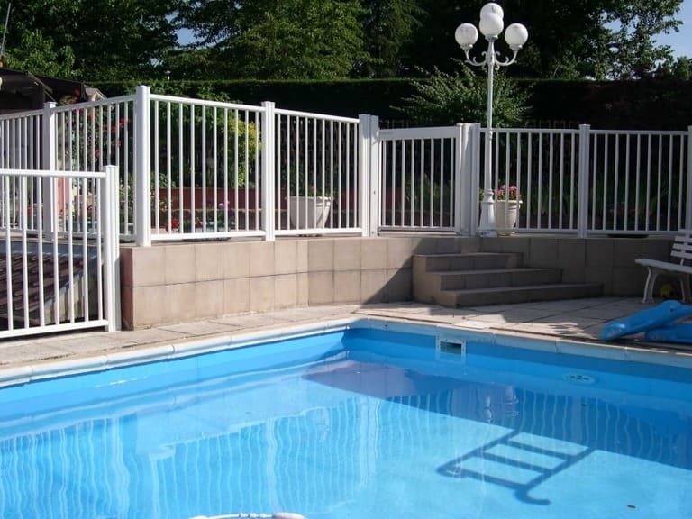 Barrière piscine aluminium Les Portaliers Epercieux Saint Paul