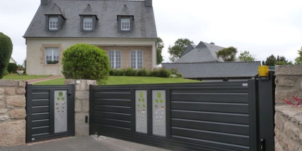 Portail autoportant modèle avec décors laser